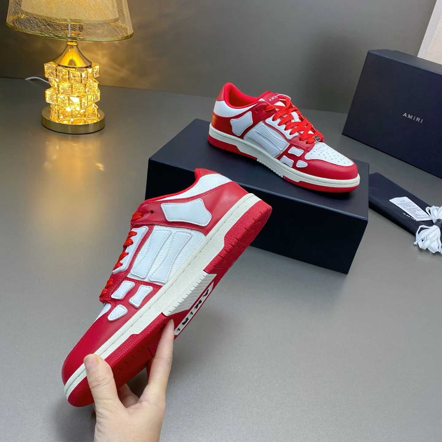 p580🐮🐮AMIRI Couple Style👑 The latest The Pacific Series Couple Style💀🦴Bone Stars Casual Sports Shoes Skateboard Shoes✔️ AMIRI's Pacific shoes are a sneaker that combines luxury and street style. Many celebrities and Internet celebrities have the same style. Its design and workmanship are very exquisite. Made of high-grade cow leather, soft to the touch and highly durable. 💎Fabrics: Original custom imported first-layer cowhide 💎Inner lining: Original customized breathable mesh 💎Foot: Original injection molded one-piece, comfortable, wear-resistant and not tiring for feet 💎Outsole: Original 1:1 molded three-color sole Original outsole 💎Sole thickness: 3CM 💎Size: Female 35-40 Male 39-46 💎Price; Top version 👑Special remarks Remark: (Female size 34 40 . Men's sizes 38 45 46 are customized and cannot be returned or exchanged. Please note when ordering! Thank you🤝🤝